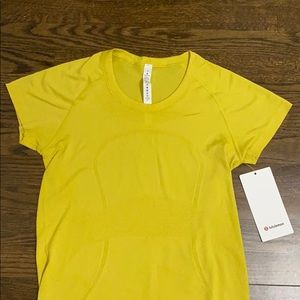 NWT Lululemon Swiftly Tech Tee